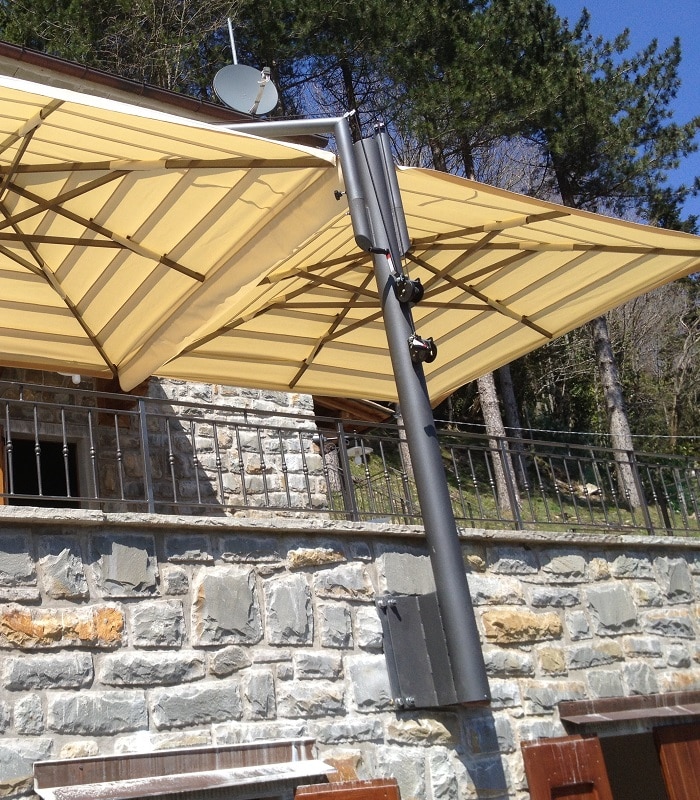 Parasol gigante multibrazo para hostelería, modelo Gemelli Steel