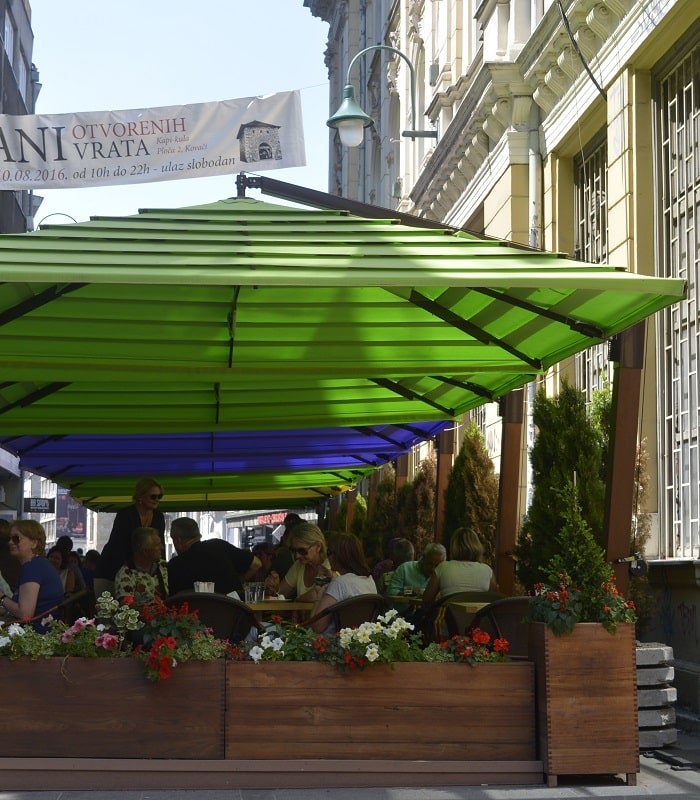 Parasol para hostelería resistente al viento, modelo Mister