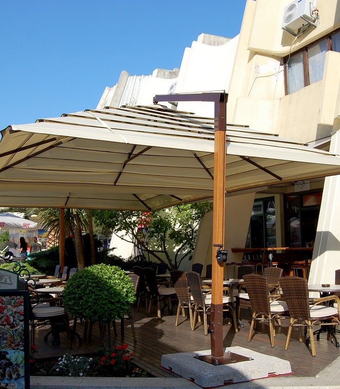 Parasol para hostelería resistente al viento, modelo Solero Talento